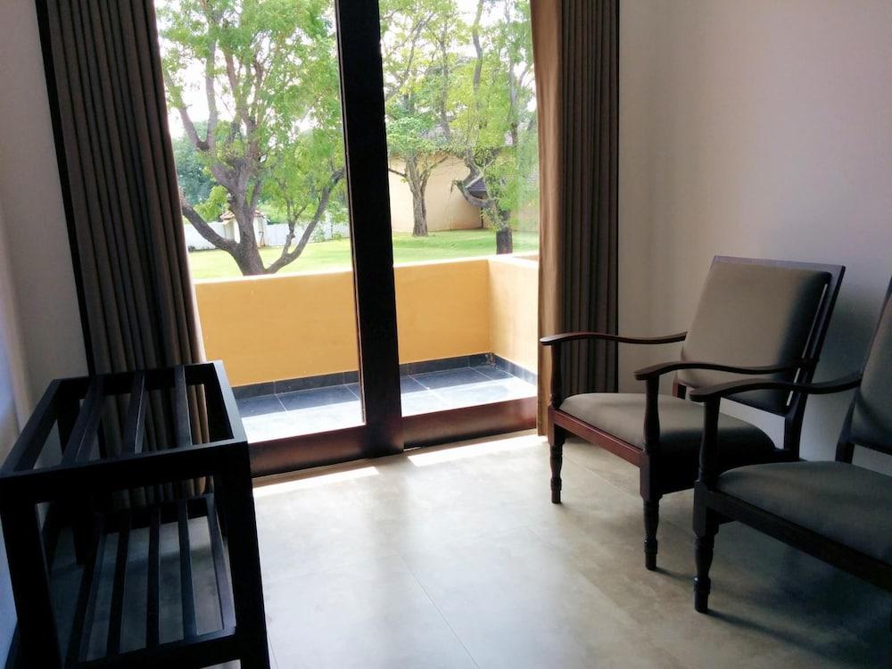 Rajarata Hotel Anuradhapura Εξωτερικό φωτογραφία